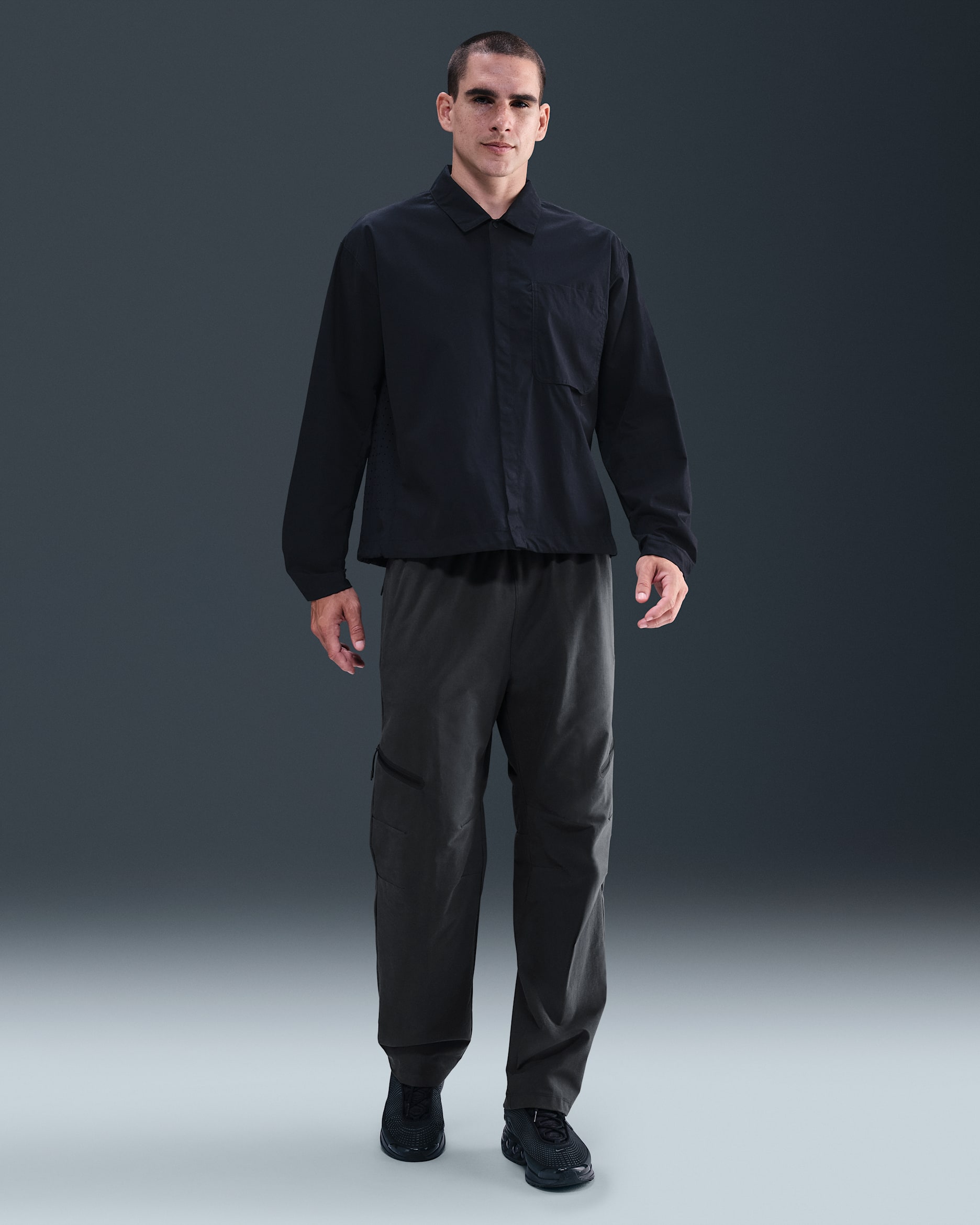Nike Tech Men's Shori Loose Trousers. Nike RO